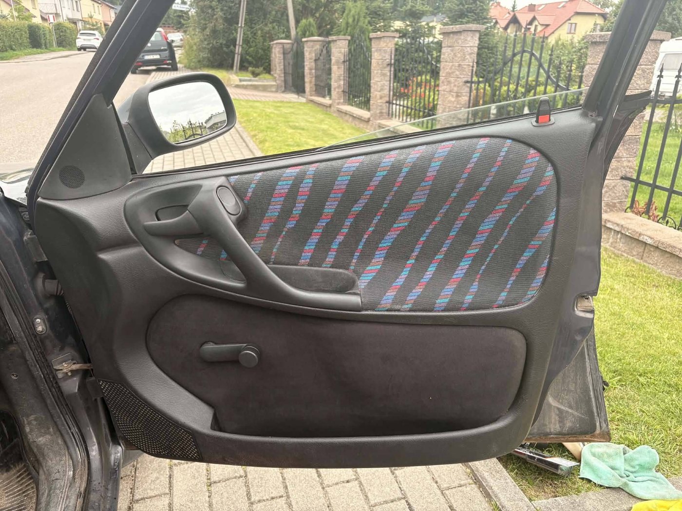 Wnętrze drzwi po detailingu
